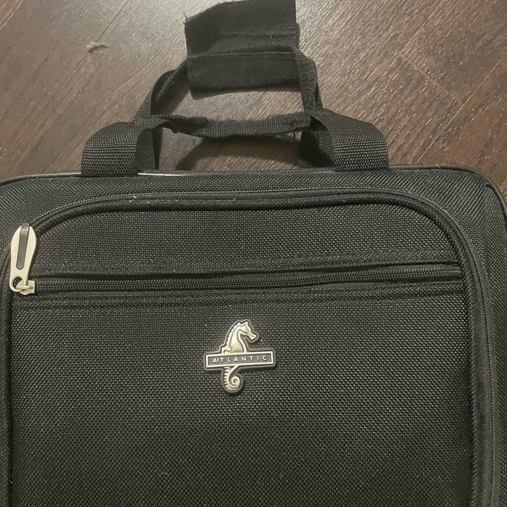 Black Travel Bag with Durable Nylon and Professional Design
